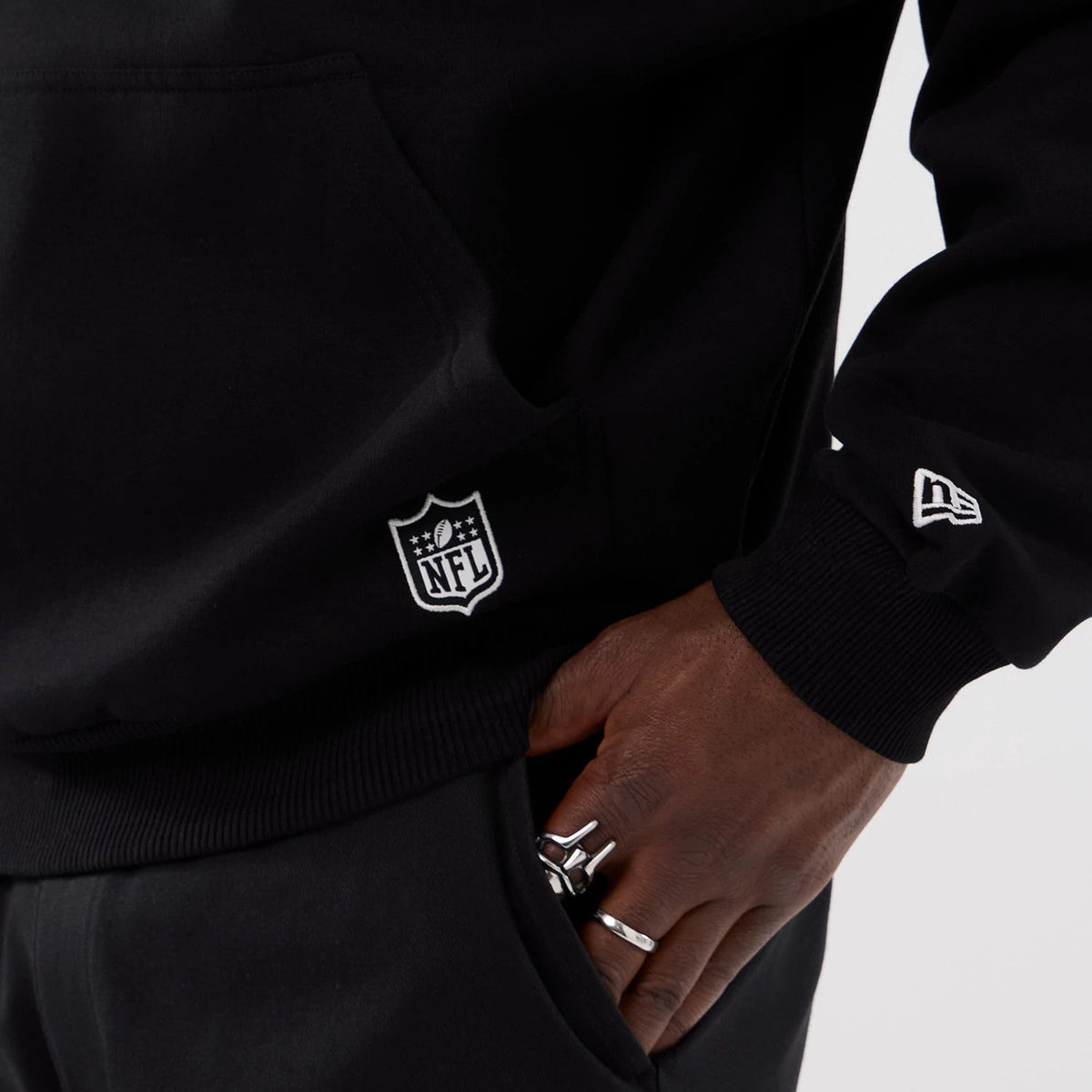 Atlanta Falcons NFL International Series Games 2025 Black Premium Pullover Hoodie-Benirox