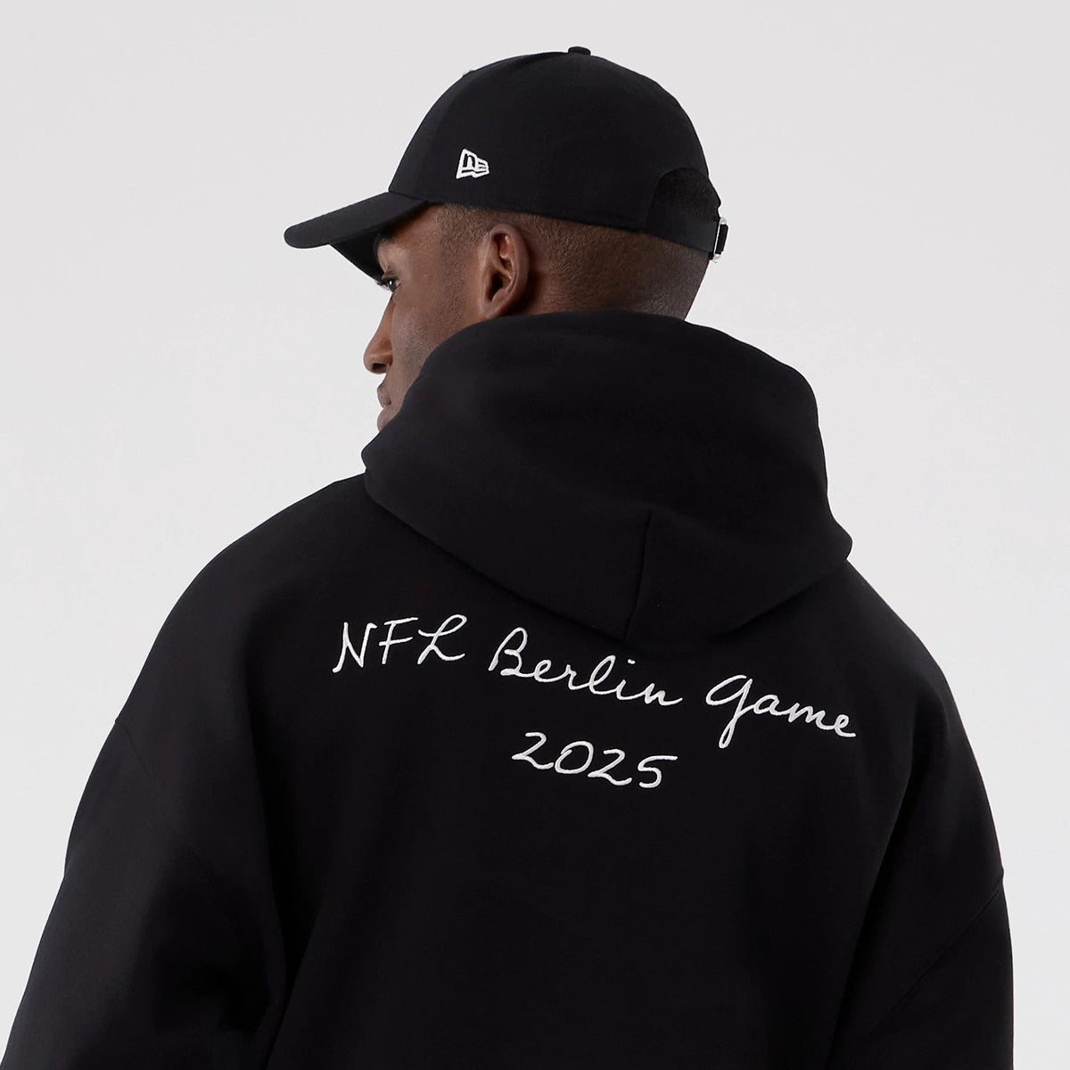 Atlanta Falcons NFL International Series Games 2025 Black Premium Pullover Hoodie-Benirox