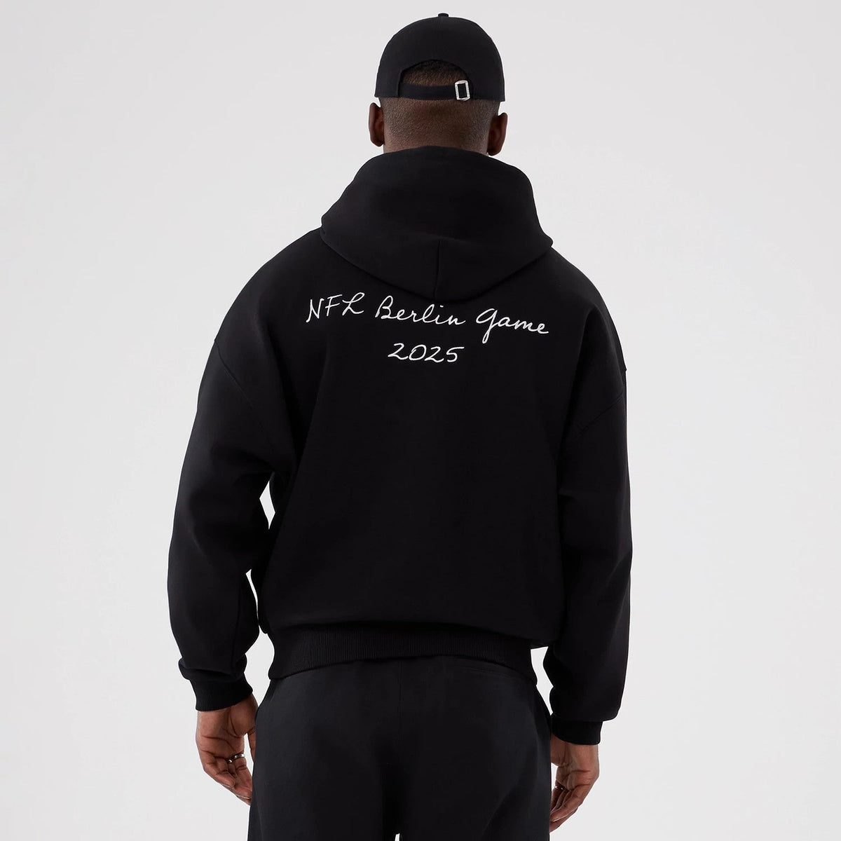 Atlanta Falcons NFL International Series Games 2025 Black Premium Pullover Hoodie-Benirox