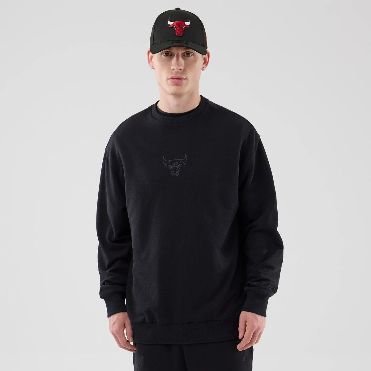 Chicago Bulls NBA League Essential Black Oversized Crew Neck Sweater-Benirox